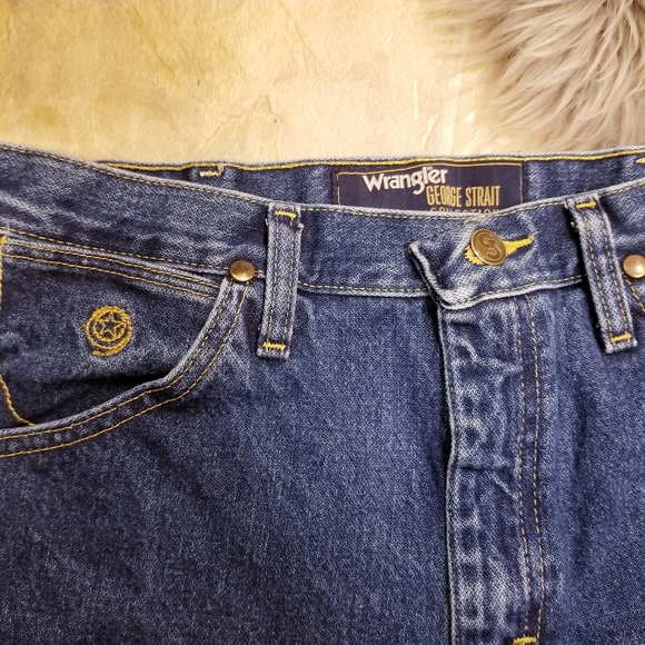 Wrangler George Strait Collection Cut Off Shorts - Picture 3 of 6